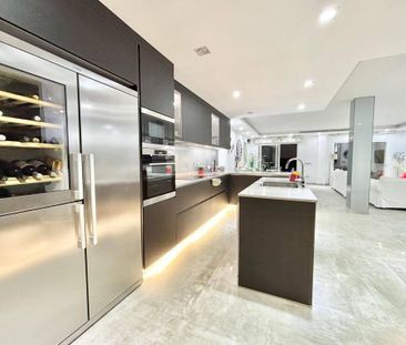 3 room luxury House for rent in Marbella, Andalusia - Photo 3