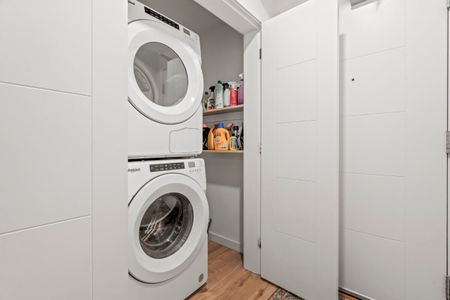 Fully Furnished Penthouse Suite - Photo 3