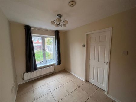 3 bedroom semi-detached house to rent - Photo 3