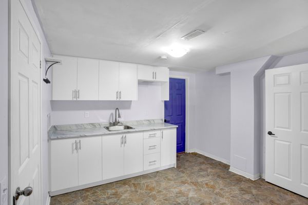 For Lease - 58 Avenue Street Unit# Lower, Oshawa, Ontario - Photo 1