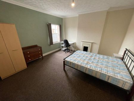 3 bedroom apartment to rent - Photo 4