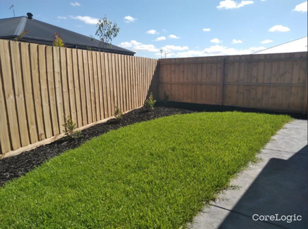 Close proximity to parklands, schools and shopping! - Photo 5