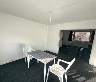 3 Bedroom Semi Detached Available Arranging tenancy - Photo 3