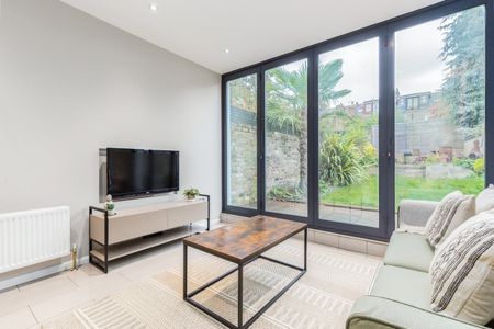 2 Bed Flat, Shakespeare Road, W3 - Photo 2