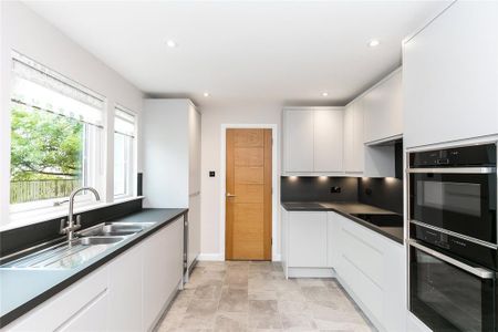 4 bedroom detached house to rent - Photo 3