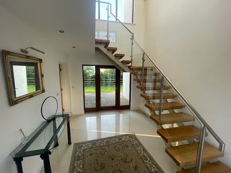 FOR RENT: STUNNING DETACHED RESIDENCE - Photo 2