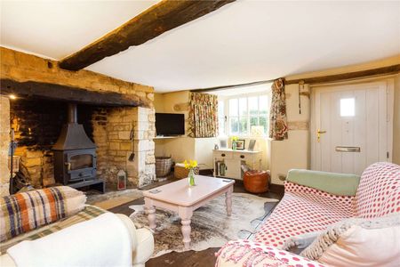 Character cottage in the heart of the sought after village of Longborough. - Photo 2