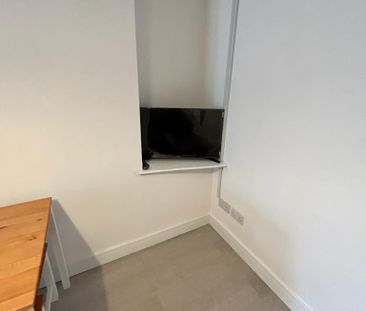 Room For Rent Queen Street, Pontypridd - Photo 3