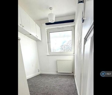 3 bedroom end of terrace house to rent - Photo 4