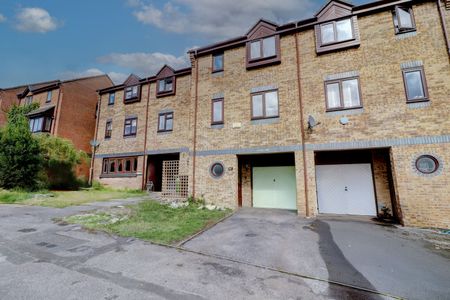 3 bedroom mid terraced house to rent, - Photo 4