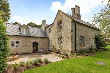 A stunning country retreat situated in the heart of the popular village of Swinbrook - Photo 4