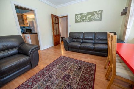 3 bedroom flat to rent - Photo 3