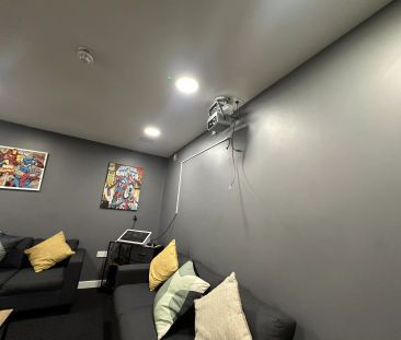 7 Bed Apartment - Photo 2