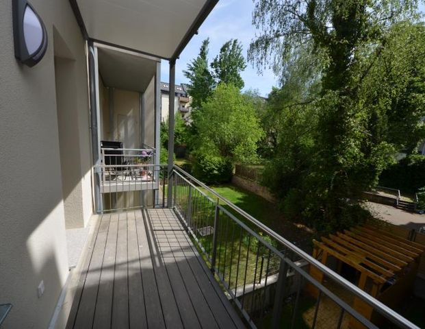 Denkmalgeschütztes Objekt mit Fußbodenheizung, Balkon und Parkett ! - Photo 1