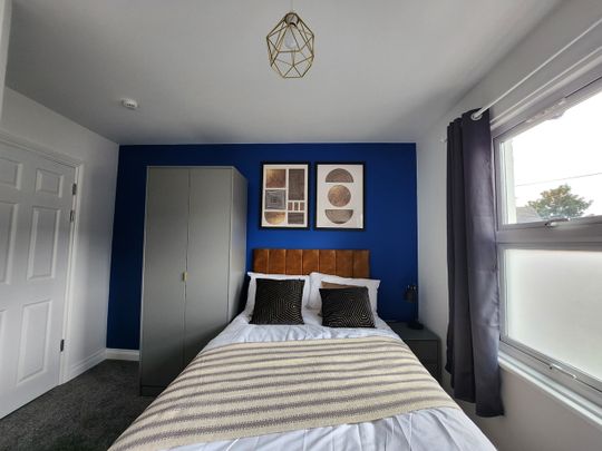 Room in a Shared House, Salisbury Road, RG30 - Photo 1