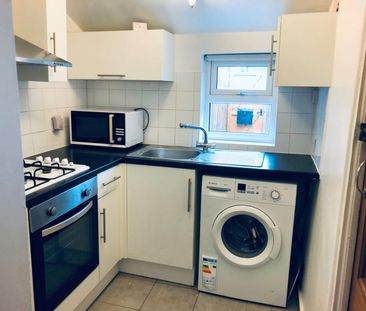 1 Bed Flat, Creed Passage, SE10 - Photo 4