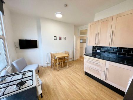 The Vale Front Right Room - Photo 5