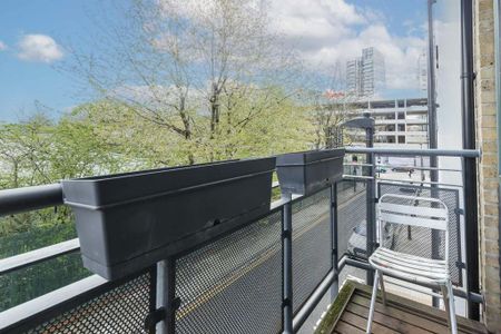 2 bedroom flat to rent - Photo 2