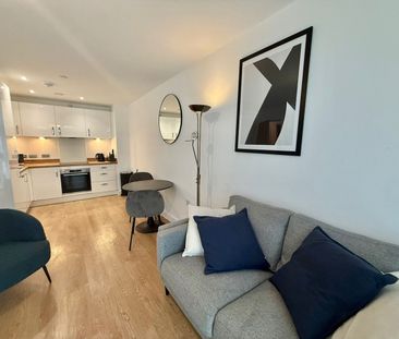 1 Bed Flat, Furness Quay, M50 - Photo 6