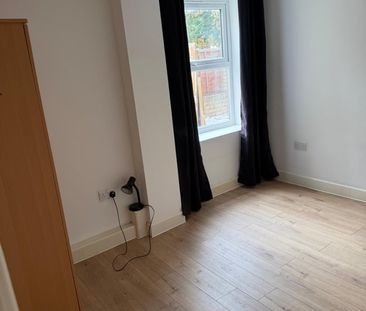 1 Bed Bungalow, Mellison Road, SW17 - Photo 3