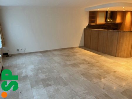 Centraal gelegen appartement met ruim terras. - Photo 3