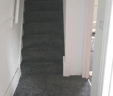 4 bedroom semi-detached house to rent - Photo 6