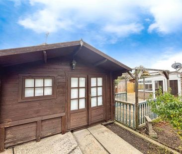 3 bedroom detached house to rent - Photo 4