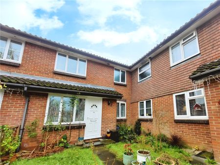 Windermere Close, Egham, Surrey, TW20 8JR - Photo 2
