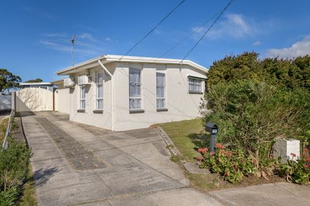 10 Honeysuckle Street Frankston North VIC - Photo 2