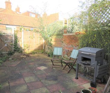 3 bedroom terraced house to rent - Photo 6