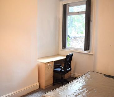 6 bedroom terraced house to rent - Photo 1