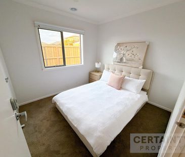 Stylish Fully Furnished Co-Living – Private Ensuite Room with All U... - Photo 3