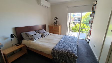 Modern Comfort & Prime Location – A Hidden Gem in Leafy Alphington - Photo 3