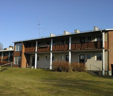 Välplanerad och renoverad lägenhet (2023) om 2 rum och kök på botte... - Photo 1