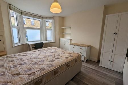 3 bedroom terraced house to rent - Photo 4