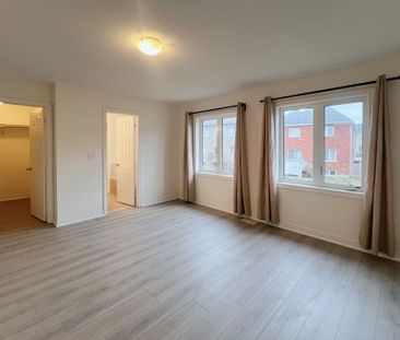 For Lease - 37 Kavanagh Avenue, East Gwillimbury, Ontario - Photo 1