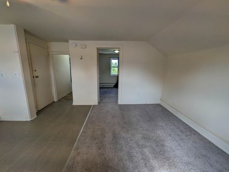 42 Leeper St, St. Catharines - All Inclusive 1 Bed Upper Unit - Photo 3