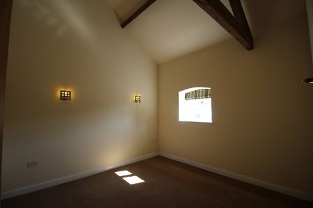 Two Bed Barn Conversion - Photo 4