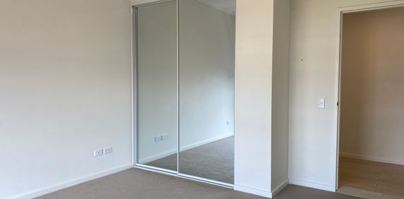 Modern two bedroom unit - Photo 2
