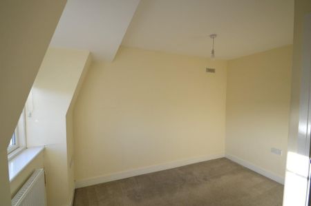 3 bedroom semi-detached house to rent - Photo 3