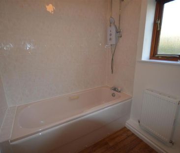 2 bedroom semi-detached bungalow to rent - Photo 6