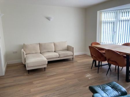 3 bedroom detached bungalow to rent - Photo 2