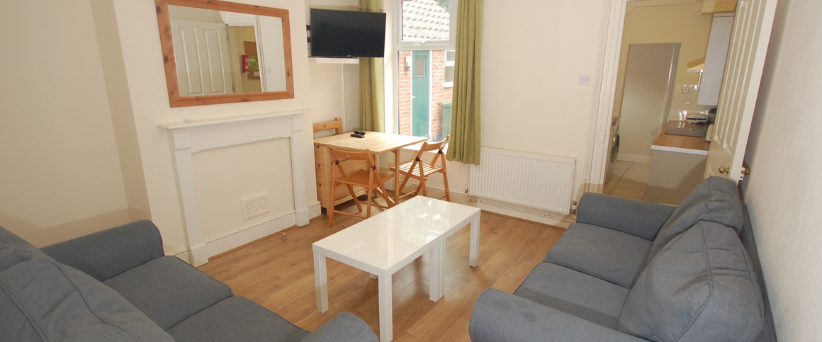 Granville Street Room 2 - Photo 1