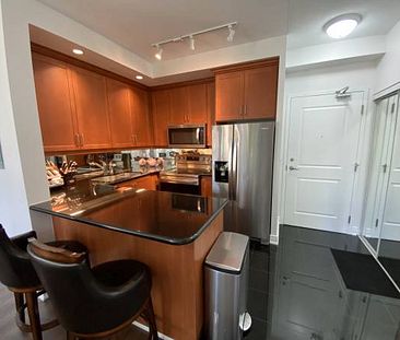 Spacious 2 Bed, 1 Bath with Parking Spot and Excellent Building Amenit - Photo 1