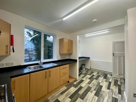 4 bedroom terraced house to rent - Photo 3