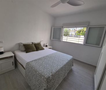 Casa o chalet de alquiler en Calle Los Geraneos, 8, Playa Flamenca - Photo 3