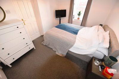 2 bedroom Flat in Flat 4, Leeds - Photo 5