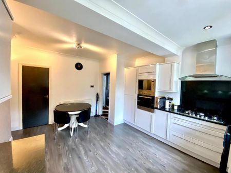 2 bedroom semi-detached house to rent - Photo 2