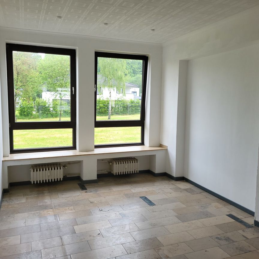 Helle 2 Zimmer Wohnung (Hochpaterre) zur Miete mit Balkon in ruhiger Wohngegend! - Photo 1