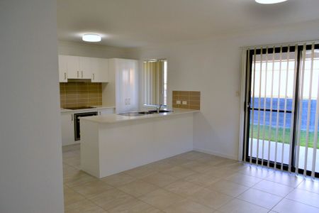 49 Freedom Crescent, South Ripley QLD 4306 - House For Rent - $570 | Domain - Photo 4